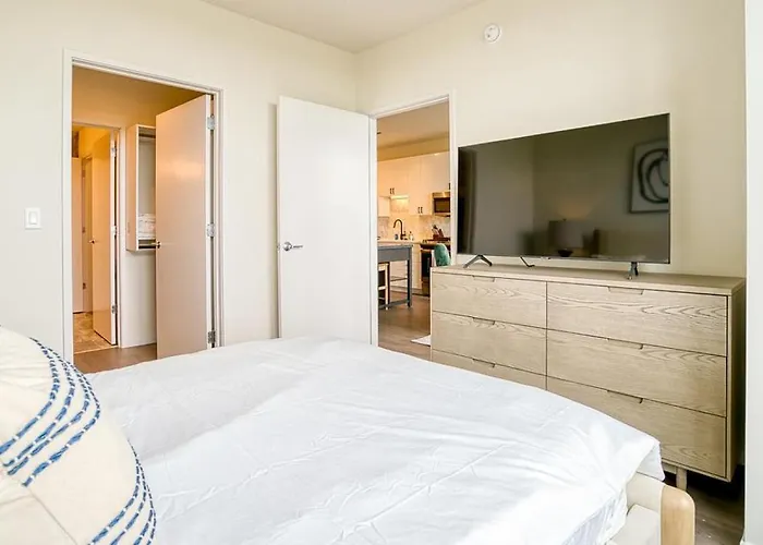Landing Modern With Amazing Amenities Чикаго